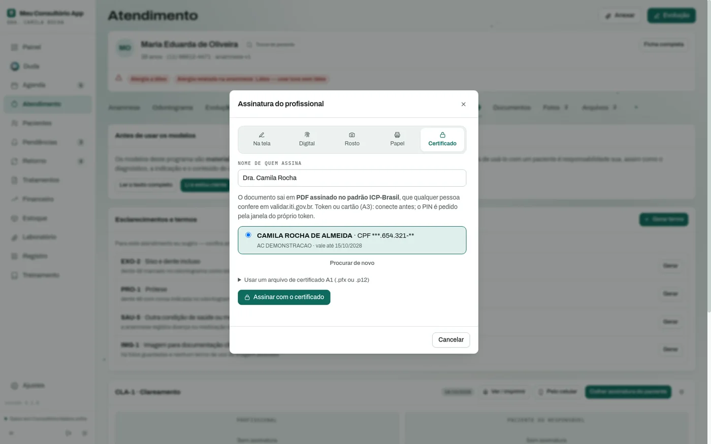 Janela de assinatura com as abas Na tela, Digital, Rosto, Papel e Certificado, e o certificado ICP-Brasil do profissional escolhido.