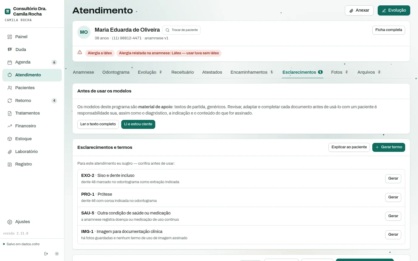 Aba de termos de esclarecimento com três sugestões do sistema para a paciente e o motivo de cada uma.