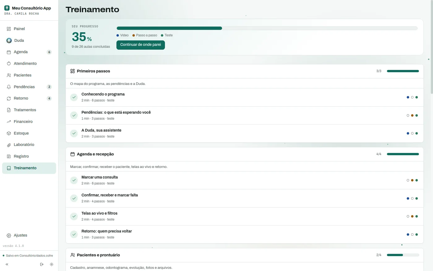 Tela do Treinamento com o progresso, as trilhas e as aulas com a marca de vídeo, passo a passo e teste.